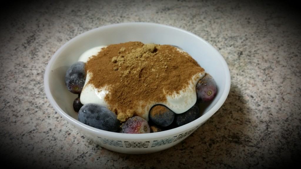 berries yoghurt